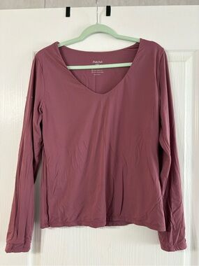 Women's Long-Sleeve V-Neck Tee in Dusty Mauve